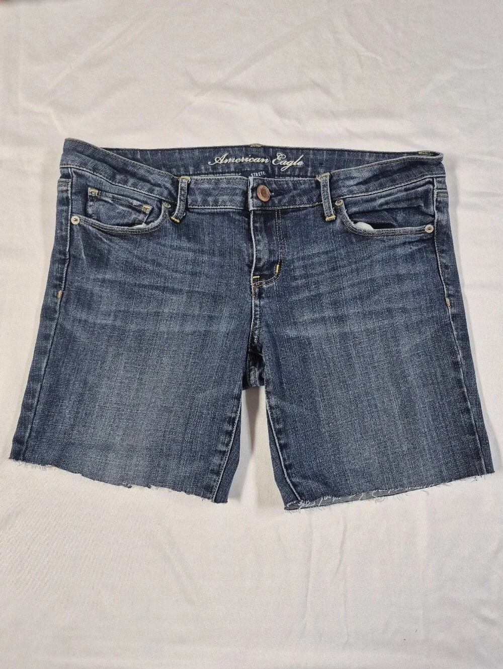 American Eagle Womens Mid Rise Dark Wash Cut Off Cuffed Denim Shorts Size 10